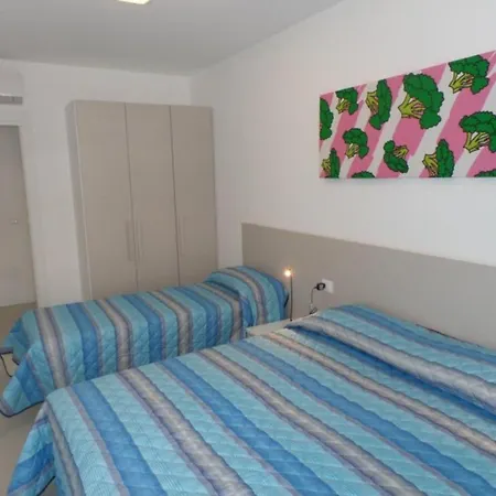 Cozy With Rooftop Pool Apartment *