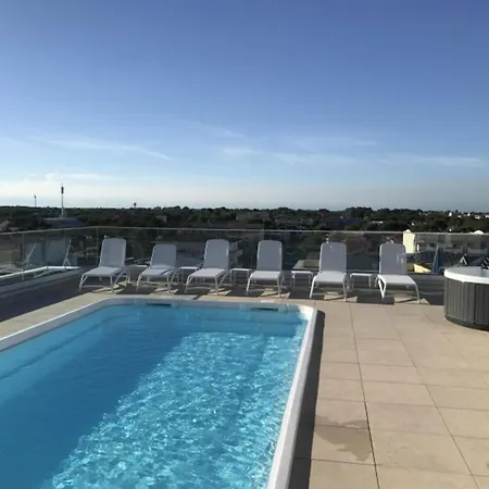 Apartment Cozy With Rooftop Pool *