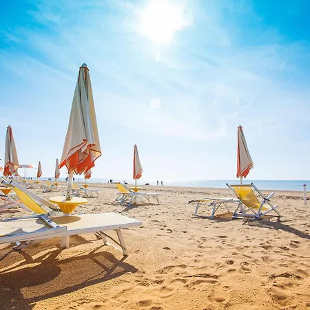 Cozy With Rooftop Pool Bibione
